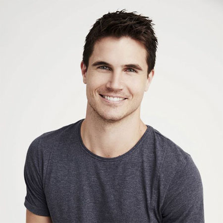 Robbie Amell